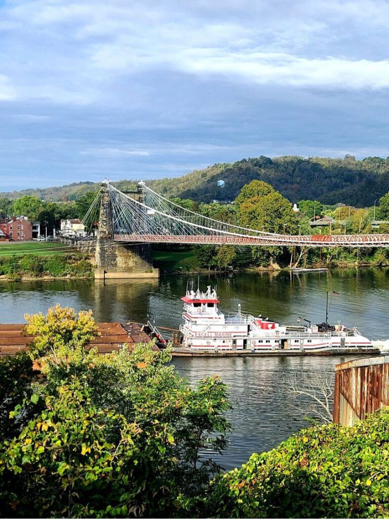 Tug boat on Ohio River, Wheeling, West Virginia